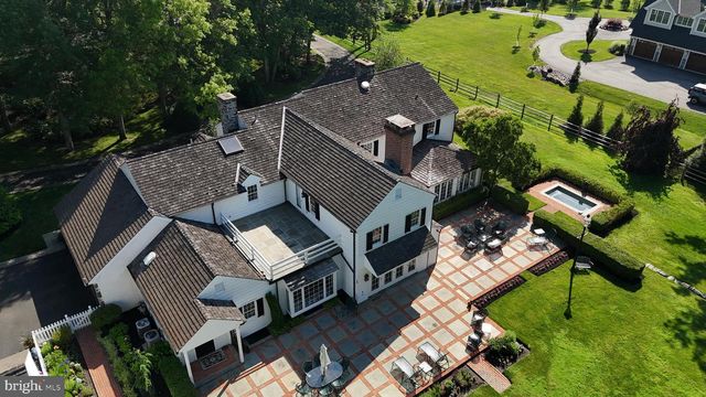 896 E TOWNSHIP LINE RD, Blue Bell, PA 19422
