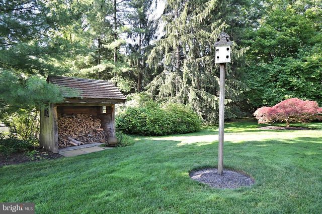 896 E TOWNSHIP LINE RD, Blue Bell, PA 19422