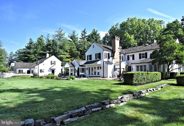 896 E TOWNSHIP LINE RD, Blue Bell, PA 19422