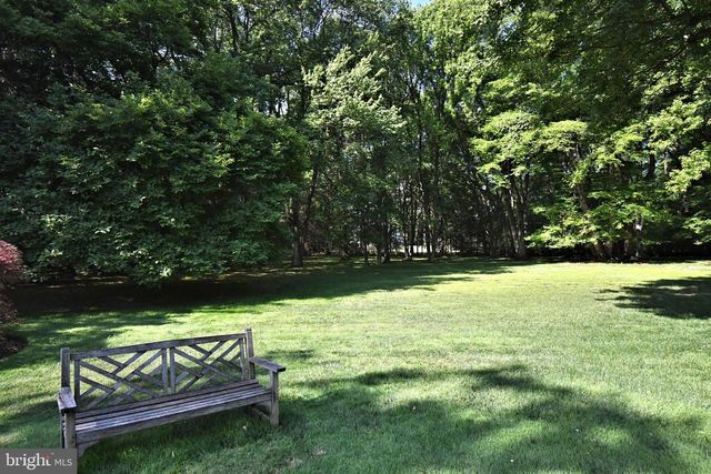 896 E TOWNSHIP LINE RD, Blue Bell, PA 19422