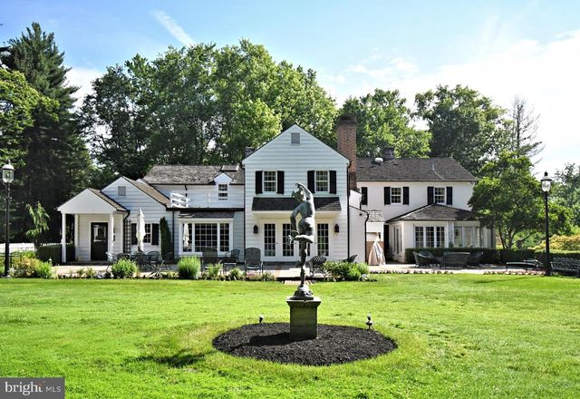 896 E TOWNSHIP LINE RD, Blue Bell, PA 19422