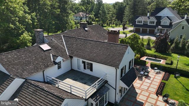 896 E TOWNSHIP LINE RD, Blue Bell, PA 19422