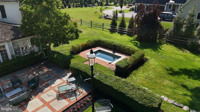 896 E TOWNSHIP LINE RD, Blue Bell, PA 19422