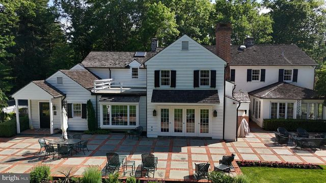 896 E TOWNSHIP LINE RD, Blue Bell, PA 19422