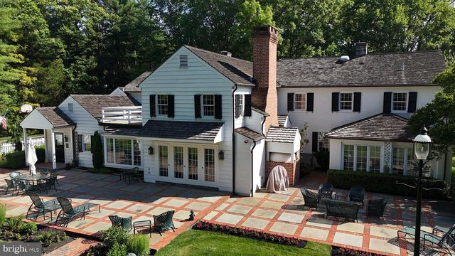896 E TOWNSHIP LINE RD, Blue Bell, PA 19422