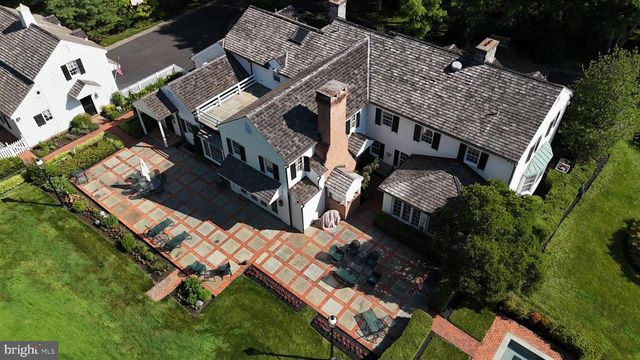 896 E TOWNSHIP LINE RD, Blue Bell, PA 19422