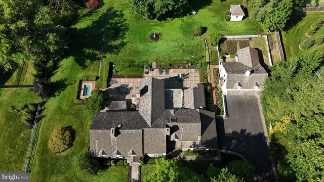 896 E TOWNSHIP LINE RD, Blue Bell, PA 19422