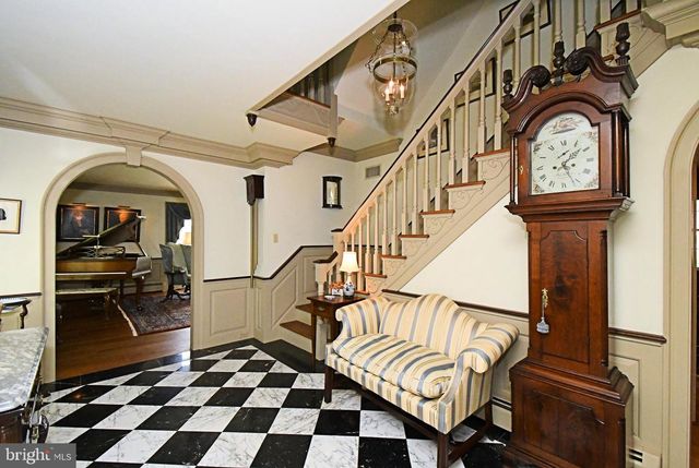 896 E TOWNSHIP LINE RD, Blue Bell, PA 19422