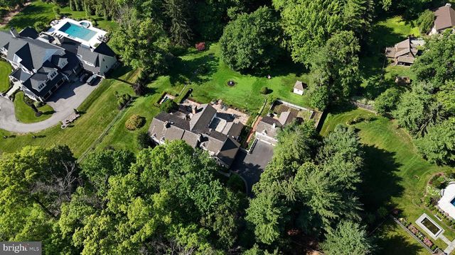 896 E TOWNSHIP LINE RD, Blue Bell, PA 19422