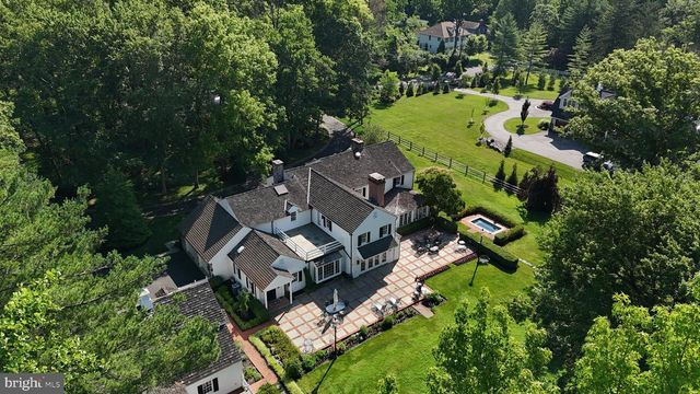 896 E TOWNSHIP LINE RD, Blue Bell, PA 19422