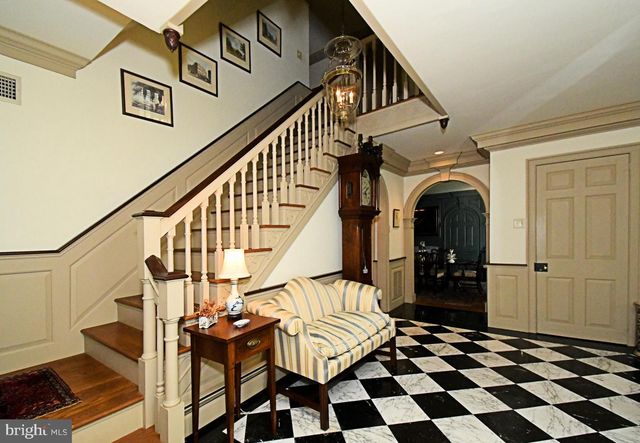 896 E TOWNSHIP LINE RD, Blue Bell, PA 19422