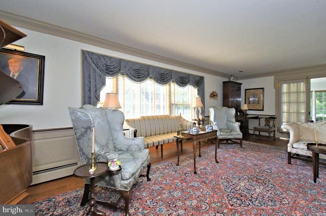 896 E TOWNSHIP LINE RD, Blue Bell, PA 19422