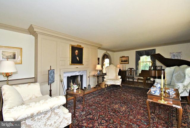 896 E TOWNSHIP LINE RD, Blue Bell, PA 19422