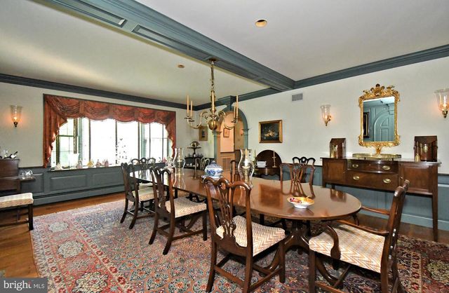 896 E TOWNSHIP LINE RD, Blue Bell, PA 19422