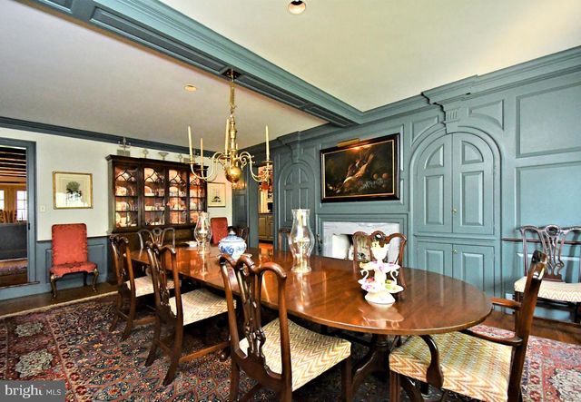 896 E TOWNSHIP LINE RD, Blue Bell, PA 19422