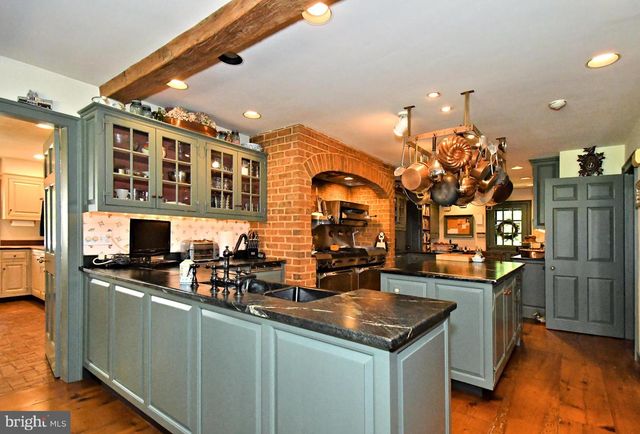 896 E TOWNSHIP LINE RD, Blue Bell, PA 19422