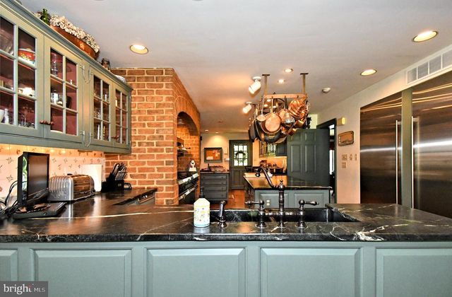 896 E TOWNSHIP LINE RD, Blue Bell, PA 19422