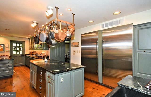 896 E TOWNSHIP LINE RD, Blue Bell, PA 19422