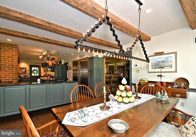 896 E TOWNSHIP LINE RD, Blue Bell, PA 19422