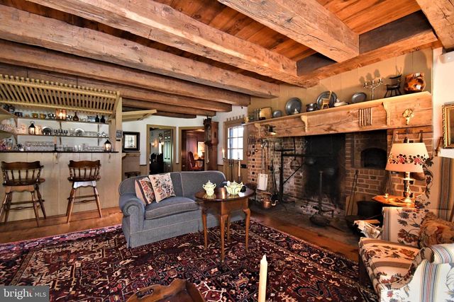 896 E TOWNSHIP LINE RD, Blue Bell, PA 19422