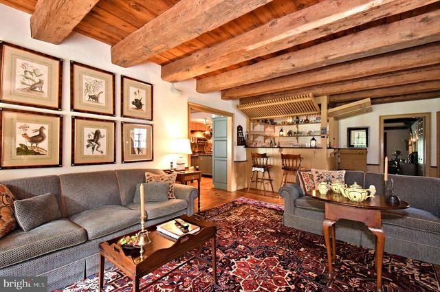 896 E TOWNSHIP LINE RD, Blue Bell, PA 19422