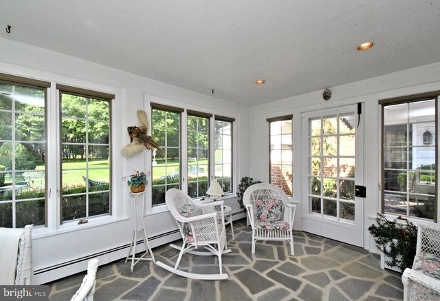 896 E TOWNSHIP LINE RD, Blue Bell, PA 19422