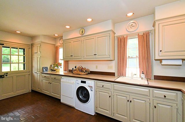 896 E TOWNSHIP LINE RD, Blue Bell, PA 19422