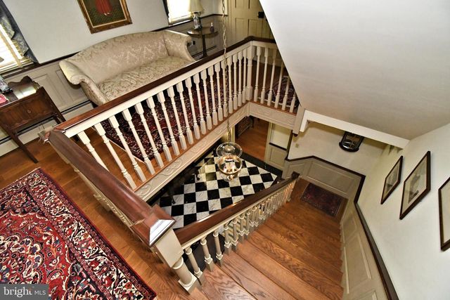 896 E TOWNSHIP LINE RD, Blue Bell, PA 19422