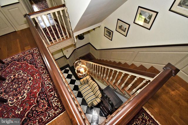 896 E TOWNSHIP LINE RD, Blue Bell, PA 19422