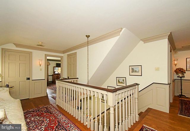 896 E TOWNSHIP LINE RD, Blue Bell, PA 19422