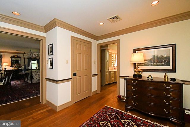 896 E TOWNSHIP LINE RD, Blue Bell, PA 19422