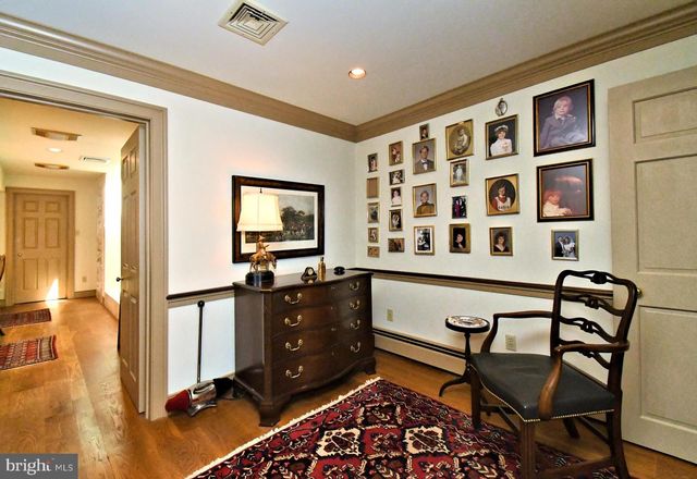896 E TOWNSHIP LINE RD, Blue Bell, PA 19422