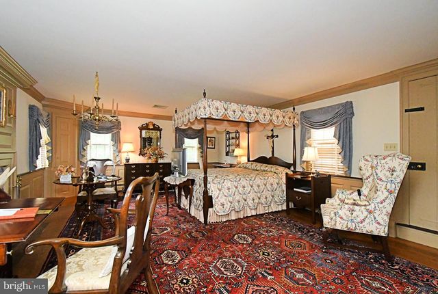 896 E TOWNSHIP LINE RD, Blue Bell, PA 19422