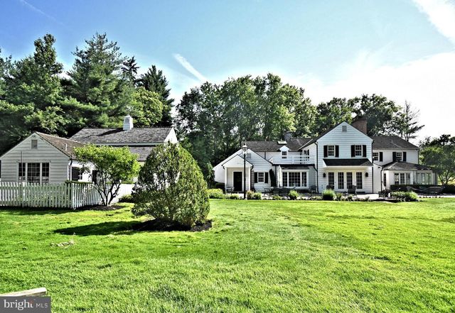 896 E TOWNSHIP LINE RD, Blue Bell, PA 19422