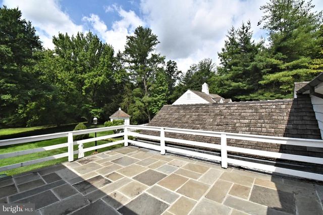 896 E TOWNSHIP LINE RD, Blue Bell, PA 19422