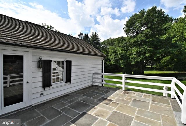 896 E TOWNSHIP LINE RD, Blue Bell, PA 19422