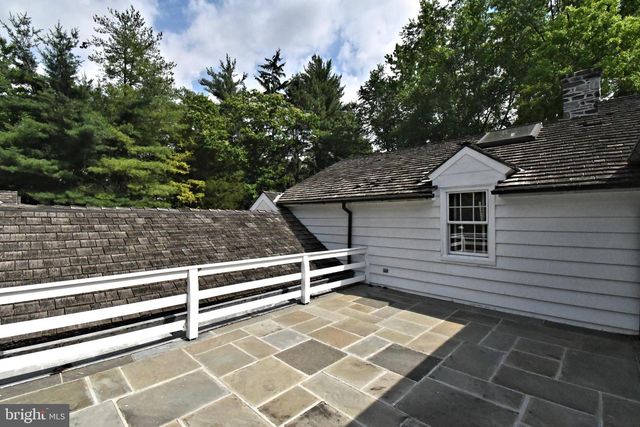 896 E TOWNSHIP LINE RD, Blue Bell, PA 19422