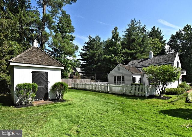 896 E TOWNSHIP LINE RD, Blue Bell, PA 19422