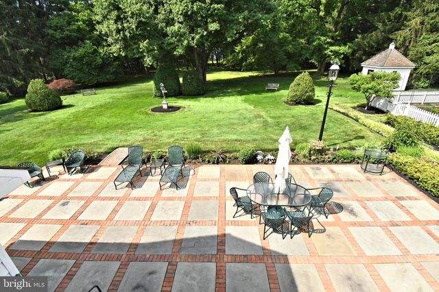 896 E TOWNSHIP LINE RD, Blue Bell, PA 19422