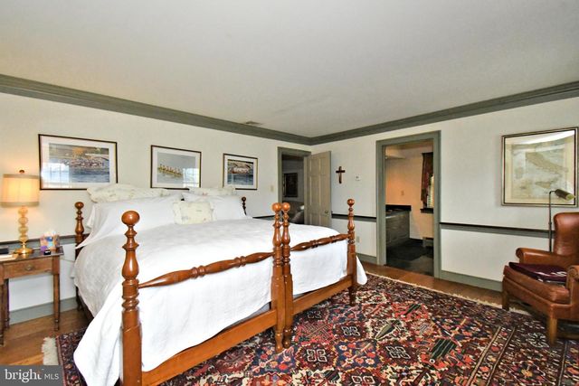 896 E TOWNSHIP LINE RD, Blue Bell, PA 19422