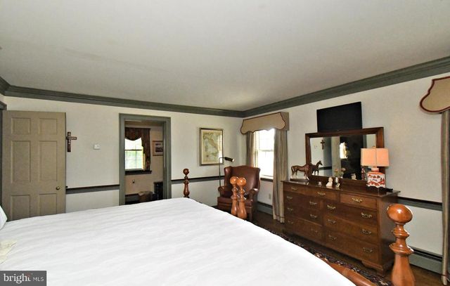 896 E TOWNSHIP LINE RD, Blue Bell, PA 19422