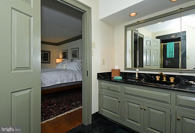 896 E TOWNSHIP LINE RD, Blue Bell, PA 19422