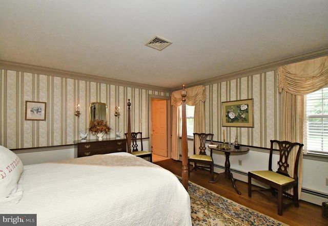 896 E TOWNSHIP LINE RD, Blue Bell, PA 19422