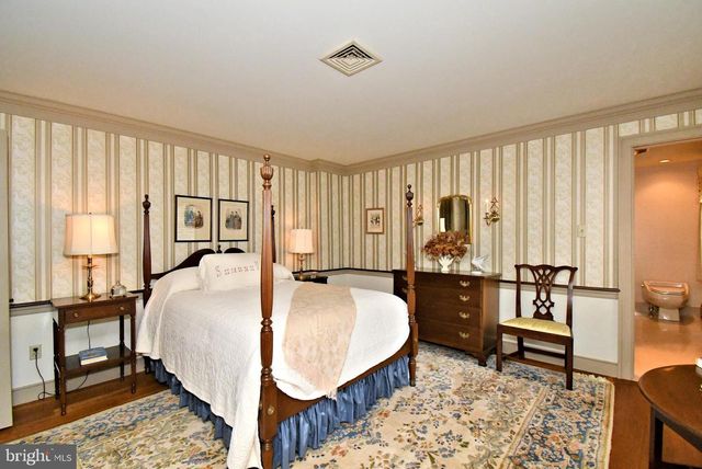 896 E TOWNSHIP LINE RD, Blue Bell, PA 19422