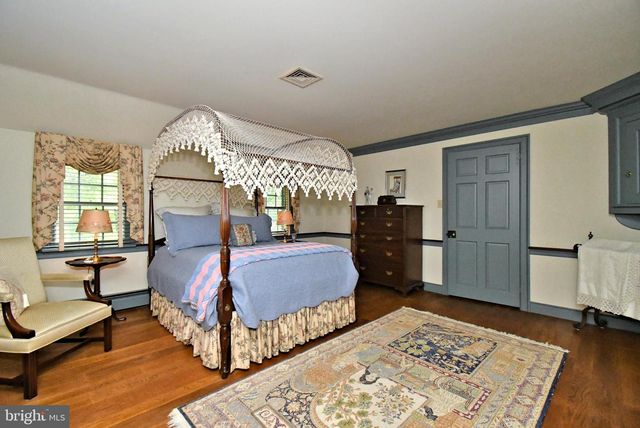 896 E TOWNSHIP LINE RD, Blue Bell, PA 19422