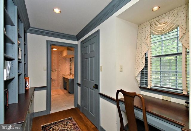 896 E TOWNSHIP LINE RD, Blue Bell, PA 19422