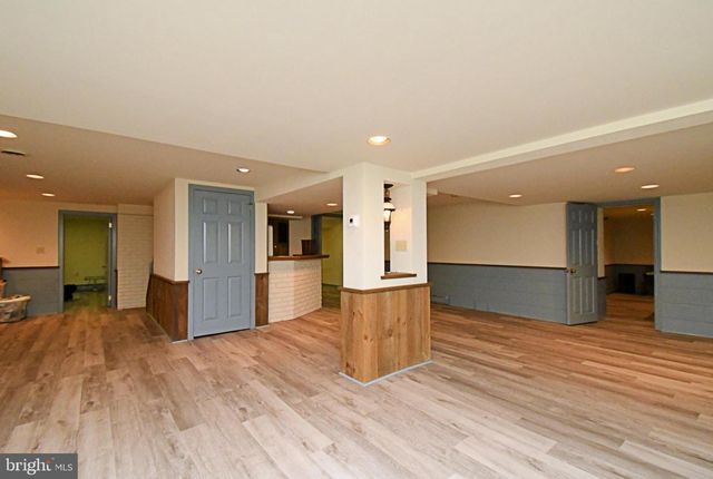 896 E TOWNSHIP LINE RD, Blue Bell, PA 19422