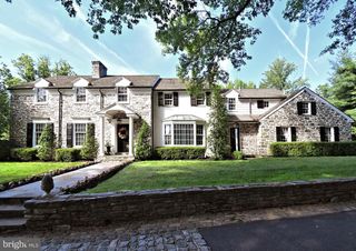 896 E TOWNSHIP LINE RD, Blue Bell, PA 19422