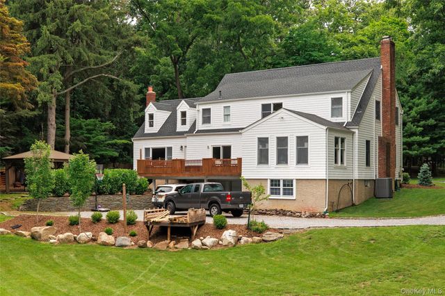 9 Three Sisters Road, Saint James, NY 11780
