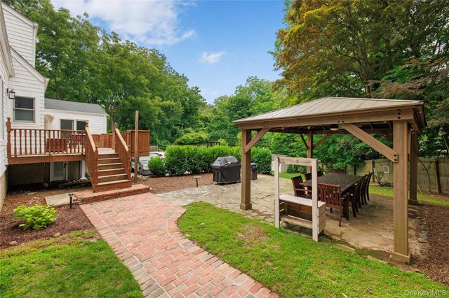 9 Three Sisters Road, Saint James, NY 11780